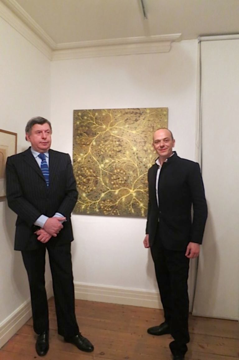 Alberto Di Fabio e  Marc Urban Hostier Il microcosmo di Alberto di Fabio. Personale londinese alla Estorick Collection: dalla galassia Gagosian a Jenny Saville, ecco chiccera all’opening
